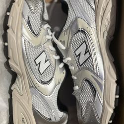 New Balance Sneakers, (unisex); Size 6.5- $60 ObO