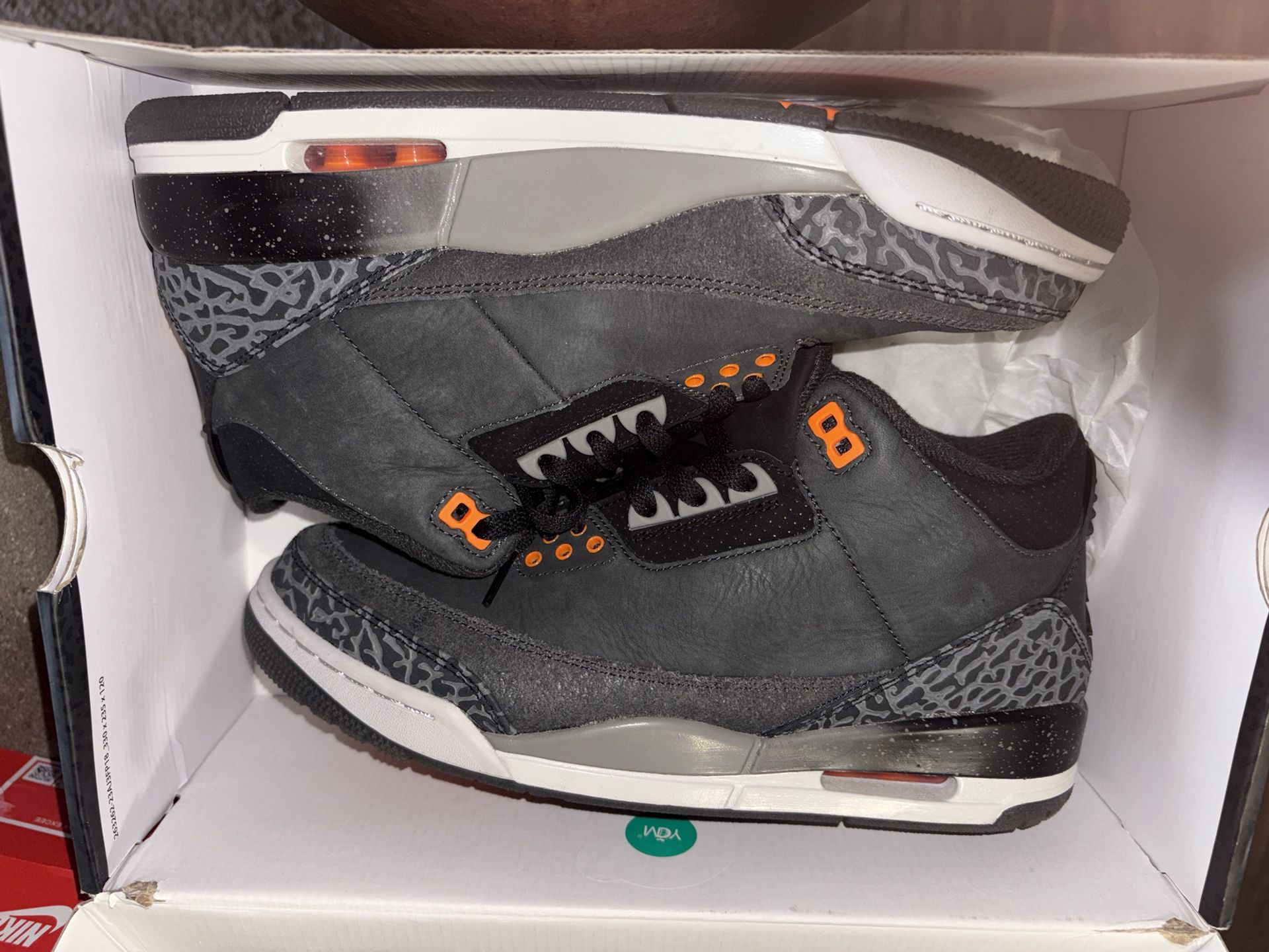 Men AIR JORDAN 3 RETRO Size:8.5 Men