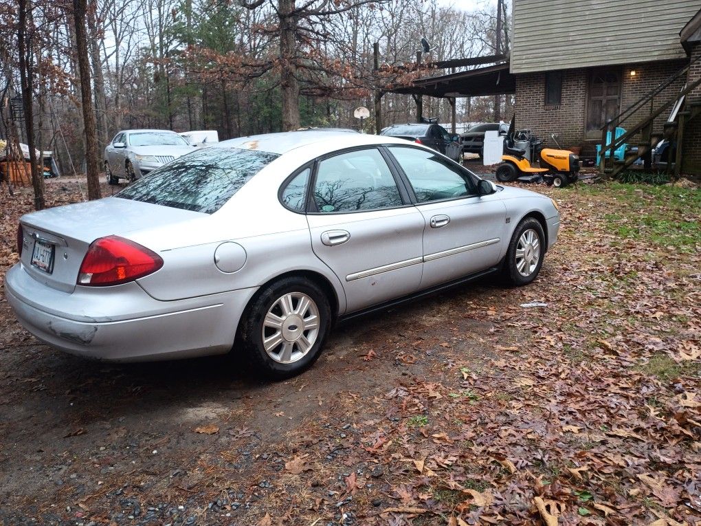 2003 Ford Taurus