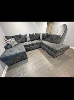 NEW OVERSIZED DARK GRAY SECTIONAL W/ THROW PILLOWS –