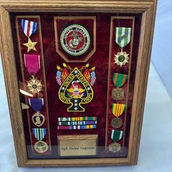USMC Military Shadow Box Presentation Frame Medals & Patches - Great Condition movie prop