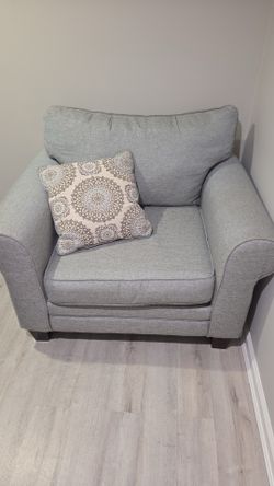 Grand Mist Grey Accent Chair (loveseat)