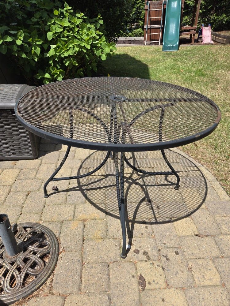 Black Wrought Iron Round Table