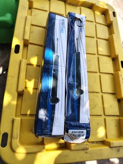 2010 Nissan Sentra rear shock