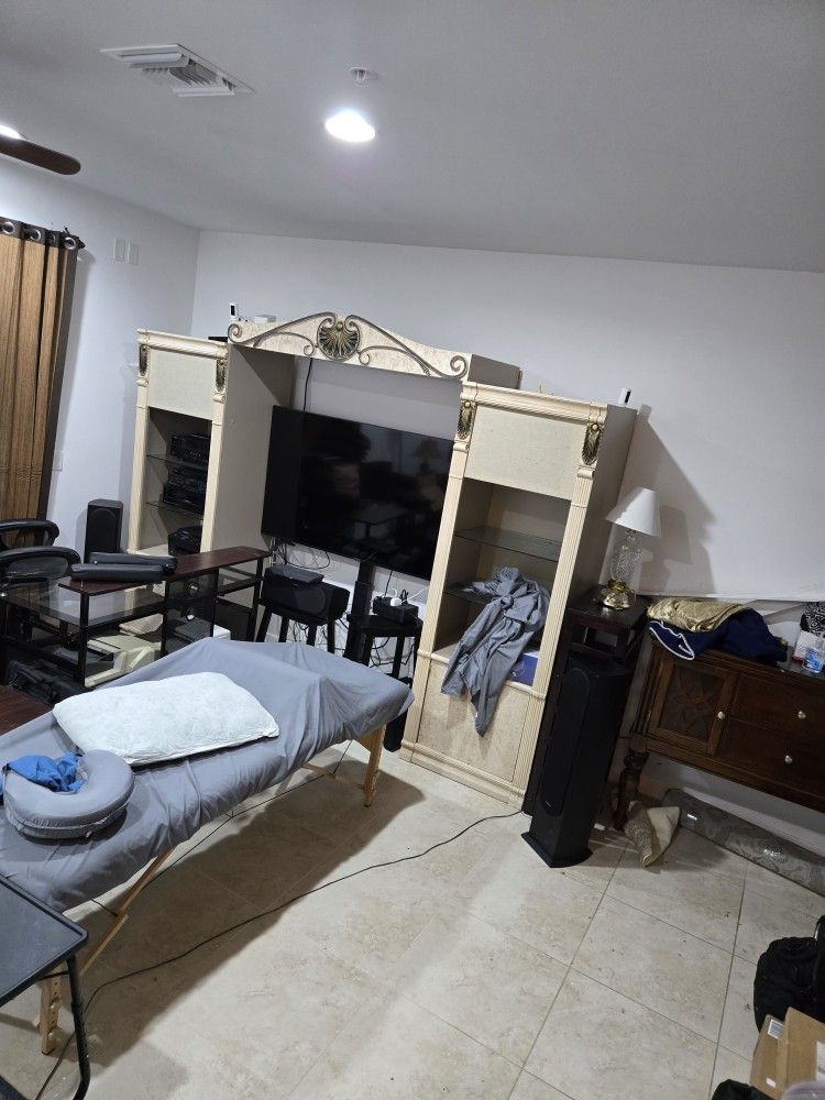 FREE TV ENTERTAINMENT COME GET ITTHIS WEEKEND