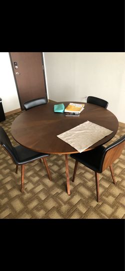 47 inch dining table and 4 chairs to match the set