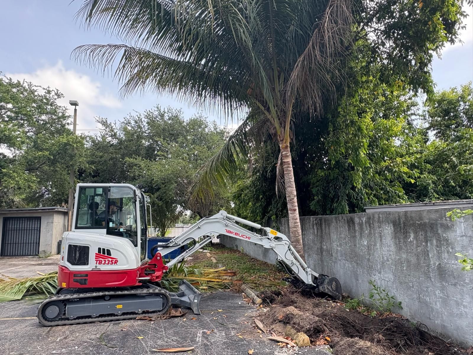 Excavator takeuchi
