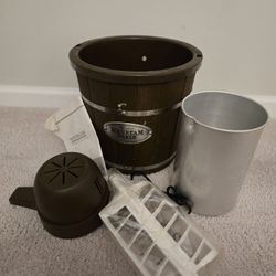 Nostalgia 4-Quart Ice Cream Machine, Vintage Electric Ice Cream Maker with Clear Lid, Dark Wood