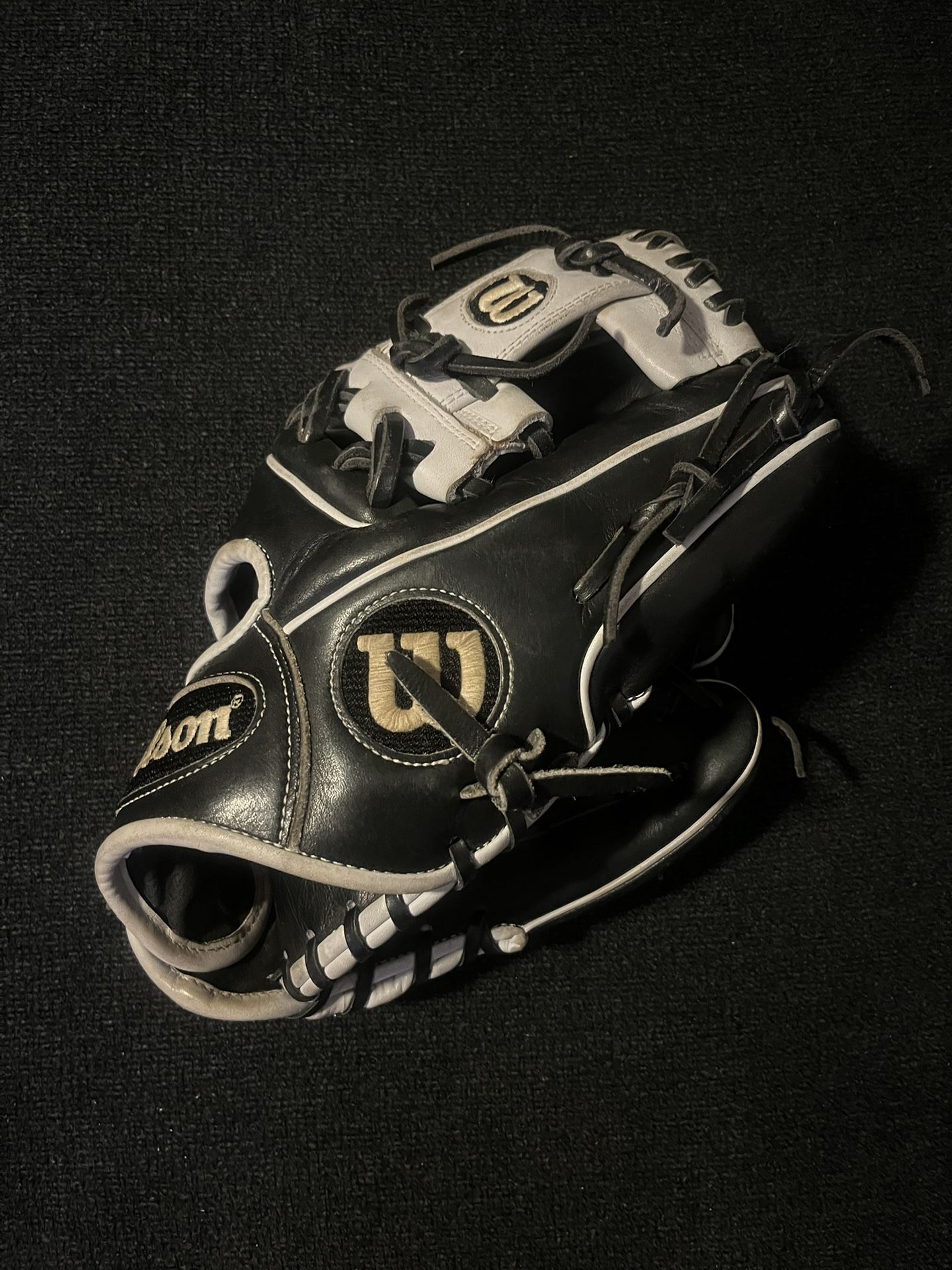 Black A2000 Baseball Glove 