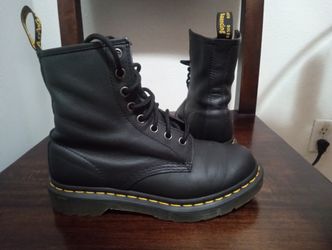 Like new condition size 7 Women $50