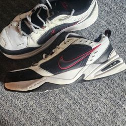 Vintage Nike Monarch IV 