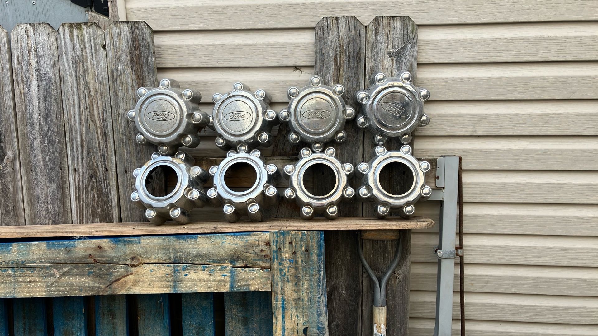 F350 CENTER CAPS FOR RIMS 