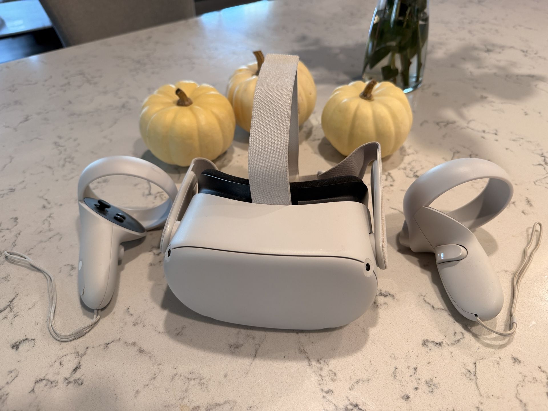 Oculus / Meta Quest 2 VR Headset 128GB + 2 Controllers – Excellent Condition