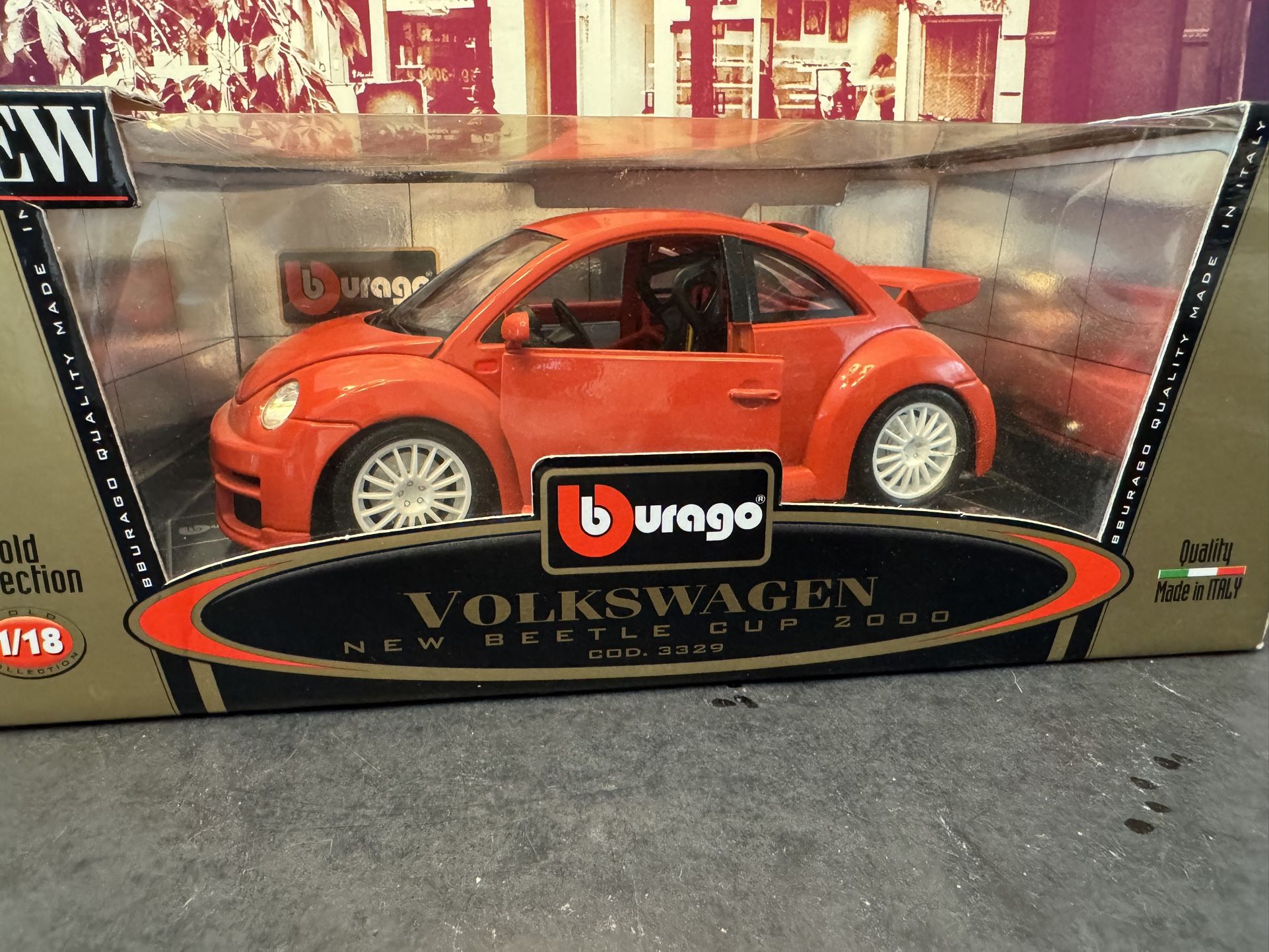 1:18 Scale Volkswagen New Beetle Cup 2000 Diecast Race Car.