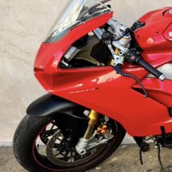 DUCATI V4S ( FORKS ) 