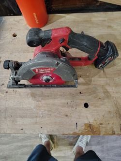 Milwaukee M12 Fuel 5 3/8" Compact Circ Saw With 4ah battery And Charger