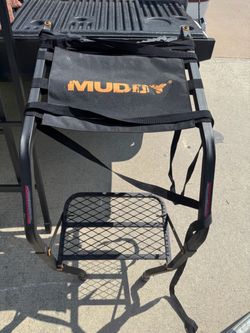 Muddy Tree Stand Seat with Footrest and ladder