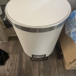 13 Gallon Trash Can