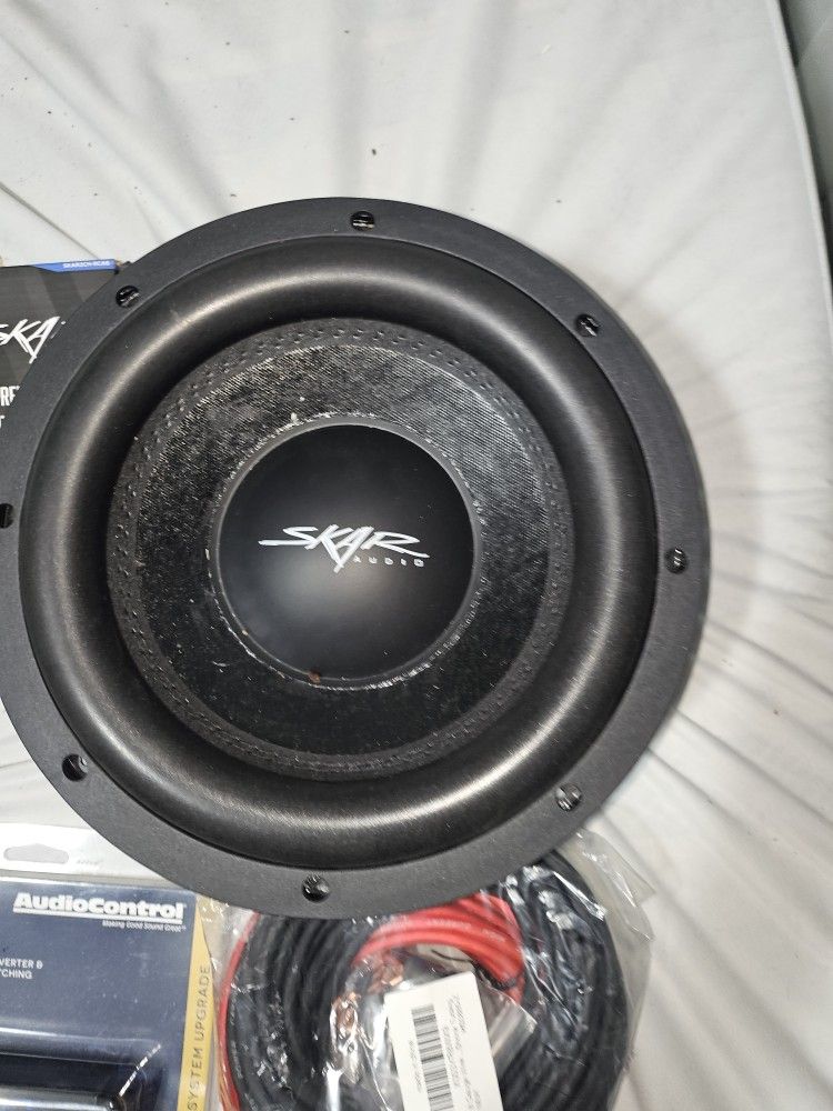 2 Skar Audio Subs - 1200 Watt Amp -