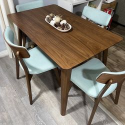 BEAUTIFUL TABLE 4 CHAIRS EXCELLENT CONDITION