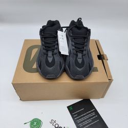 Yeezy Adidas Boost 7OO Size 5y