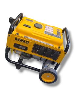 DeWalt 4000 Watt Generator Gas Powered Outdoor Like New