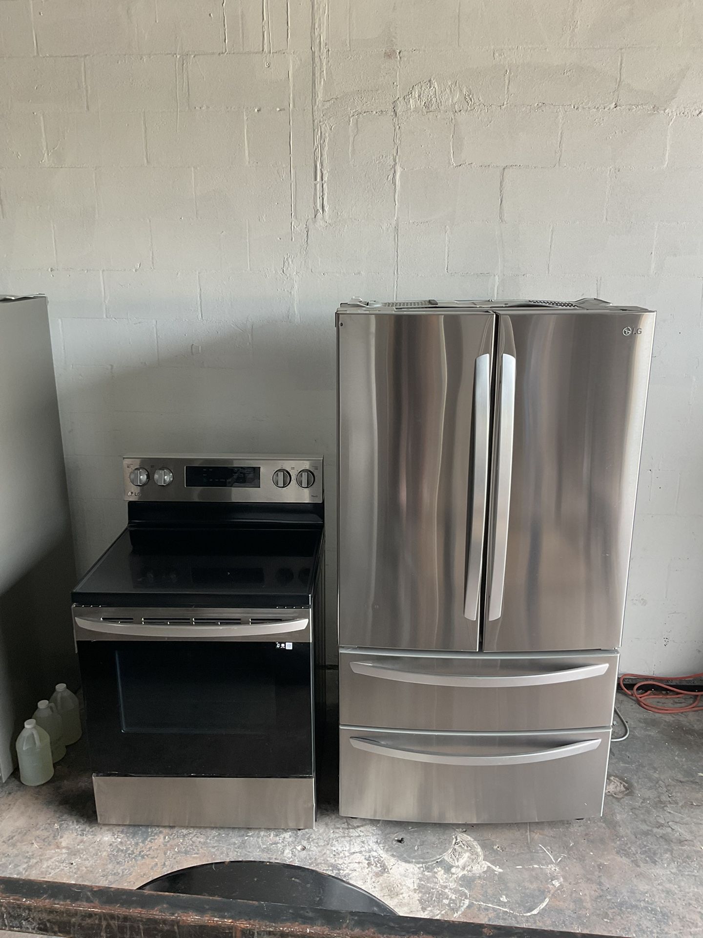 Nevera Y Estufa LG Stainless Steel Precio Reg $1,100 Especial $700 Las Dos