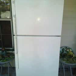 GE Refrigerator 