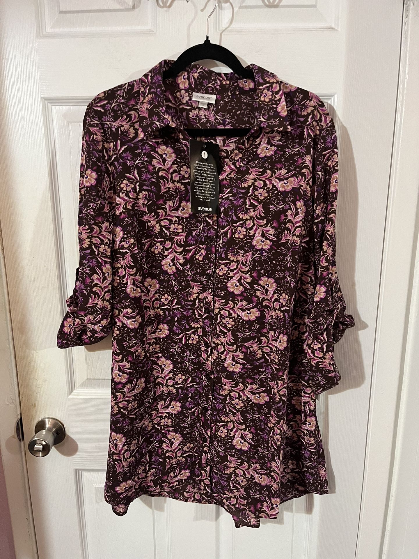 Women’s Size 16 Tunic Length Top. Floral print. Sleeves have buttons to roll up. Brand new with tags. Smoke free home Will combine listings befor