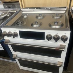 GE Cafe 30” Smart Slide-in , Front Control, Gas Double Oven Range 