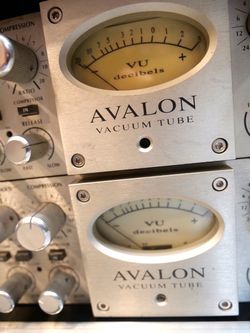 Avalon VT-737SP Vacuum Tube Channel Strip Preamp Silver - PAIR with CASE