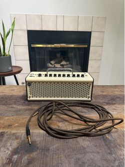 Yamaha THR 10II desktop FX guitar amp + live wire luxury amp cable