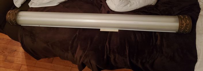 fluorescent light fixture