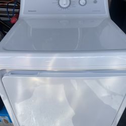 Hotpoint Has Dryer 1 year Old Looks Brand New No Crashes