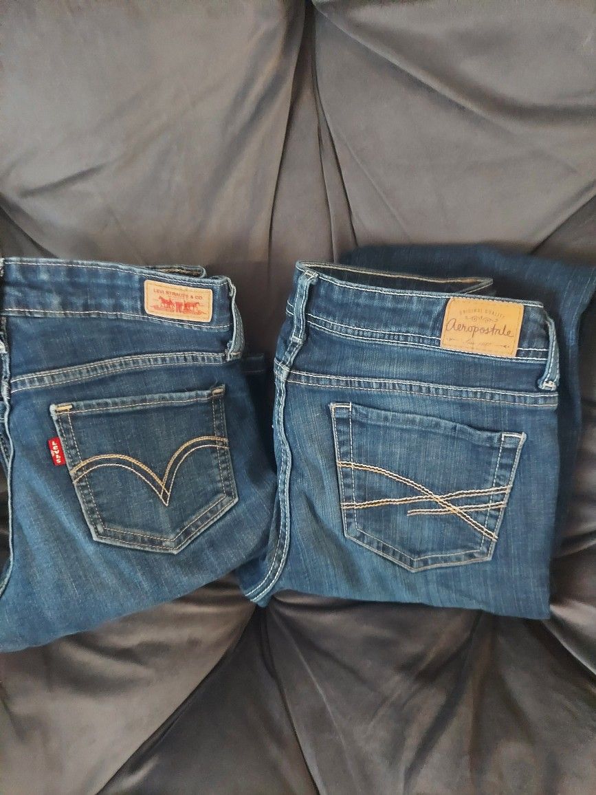 Vendo 2 Pantalones Muy Bonitos El Levis Zize 0 Y El Aeropostal Zize 5.6