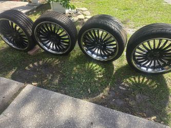 Mercedes benz 20 inch Staggered Rims and Tires in great condition,  Lug pattern 5x112mm