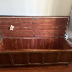 Vintage Lane Cedar Chest Storage Bench – Mid Century Modern – Solid Wood