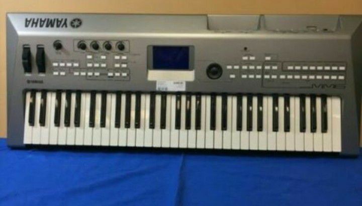 Yamaha MM6 Keyboard