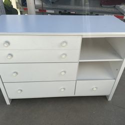 South Shore White Baby Changing Table ~ CAN DELIVER!!
