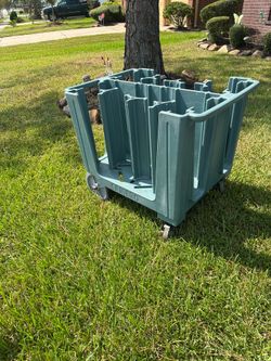 CAMBRO ADCS401 6 SLATE BLUE PLATE CADDY WITH 6 ADJUSTABLE DIVIDERS ON ROLLING CASTERS