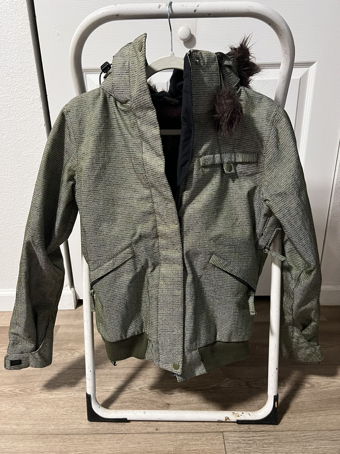 Women’s Billa Bong Snow Jacket for Sale in Phoenix, AZ - OfferUp