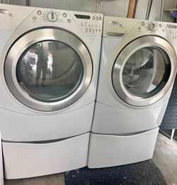 Whirlpool washer dryer set with pedestals drawers