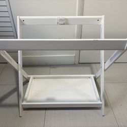 UPPAbaby Bassinet Stand in white – excellent condition.