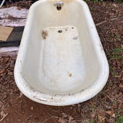 Vintage Clawfoot Tub 🛁 