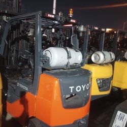 FORKLIFT TOYOTA Serie 8 5000# Triple