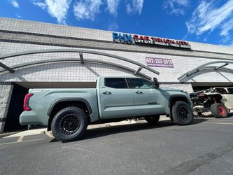 24-26 tundra wheels tires leveling & lift kits accessories lights side steps bed-covers  air-bag kits for towing. Installations. (we Finance)