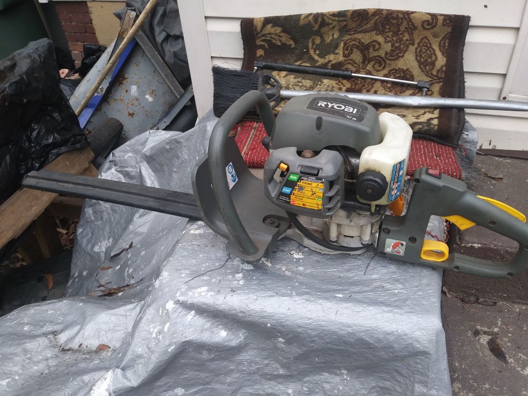 Gas trimmer robi in excellent condition