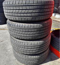 235/55/19 Michelin Tires con 80% de vids las 4