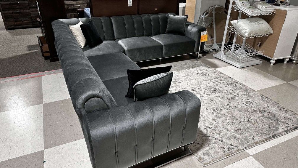 AP🎉 Luxury Gray Soft Sectional Couch// Financing & Delivery Available