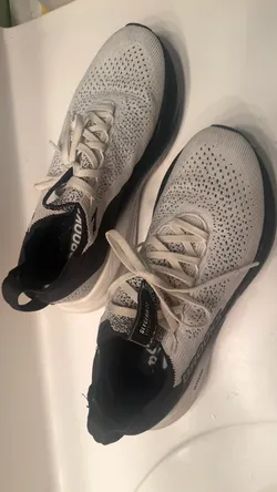 USED BROOKS TENNIS SHOES